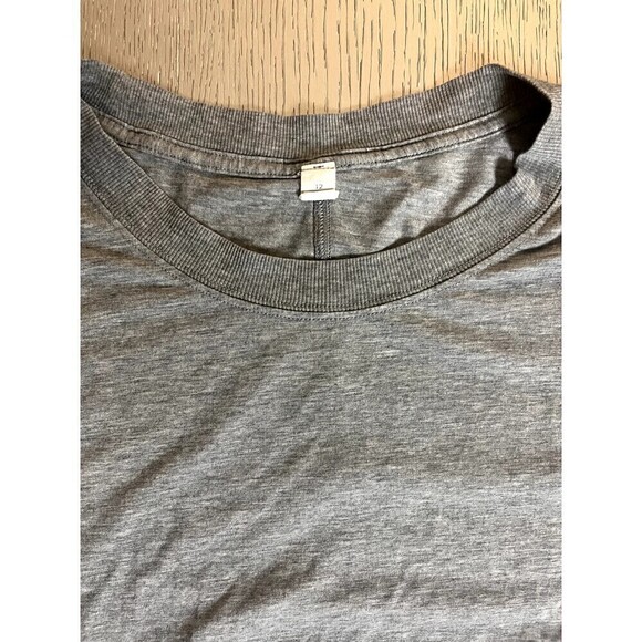 Lululemon Men's Tee Gray Size 12 Used Casual Workout Gym Holes Comfort - Picture 4 of 7